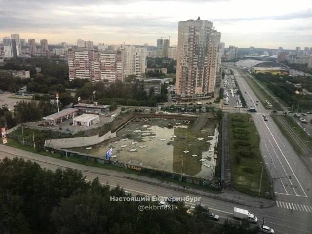 Стройка паркинга превратилась в болото | Источник: «Настоящий Екатеринбург»