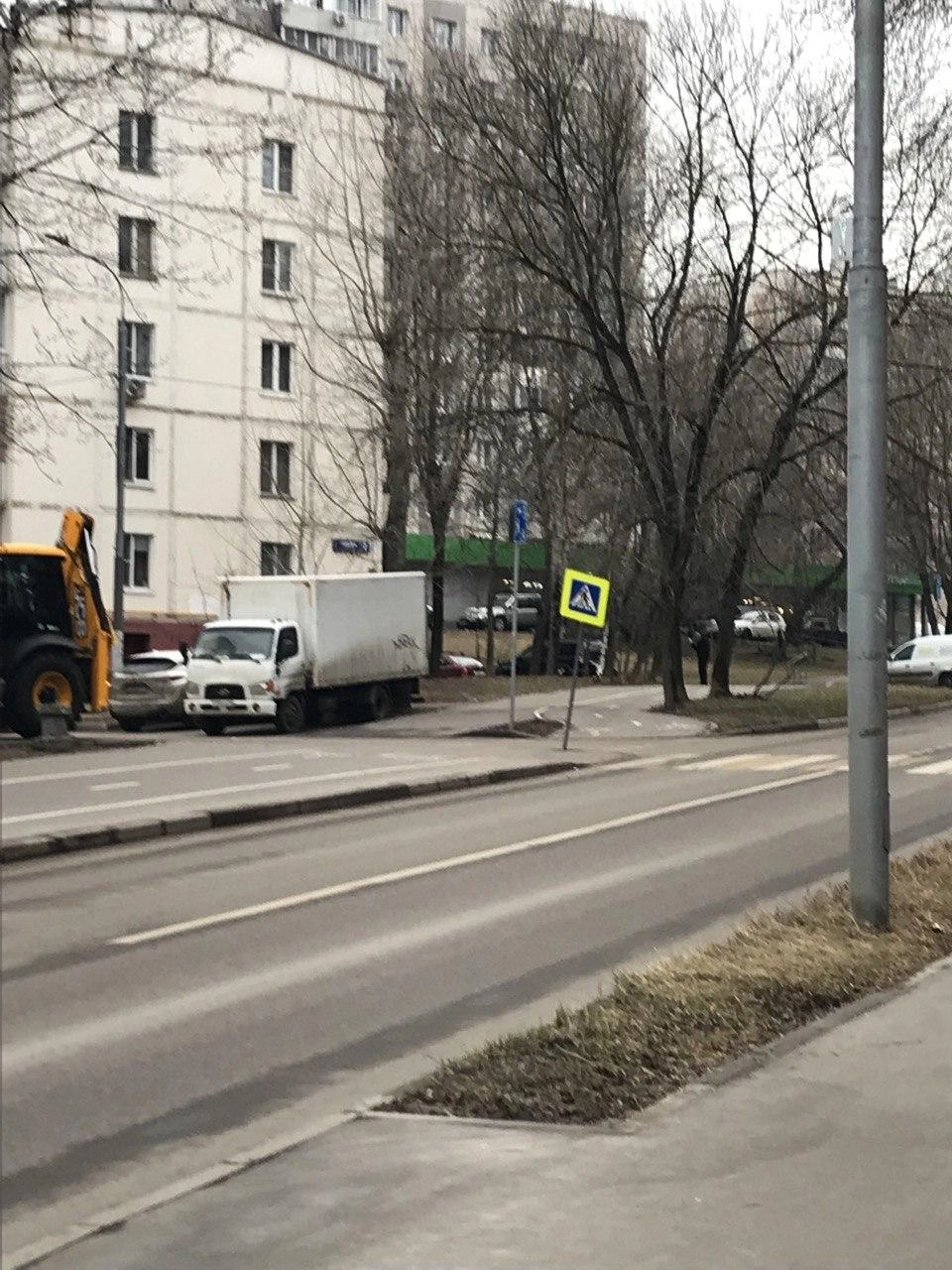За знаком следят давно и надежно | Источник: Покачивающийся знак / Telegram