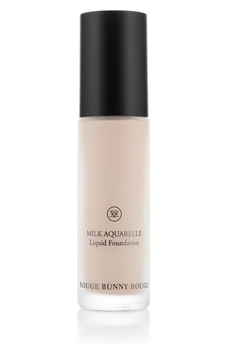 Тональная эмульсия Milk Aquarelle. У средства гелевая текстура, которая прекрасно впитывается, а также увлажняет и выравнивает кожу.