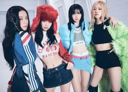 Настроение Y2K! У BLACKPINK теперь есть собственный тамагочи (и его можно купить)