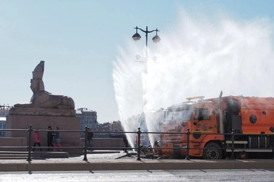 В Петербурге техника моет воздух от пыли