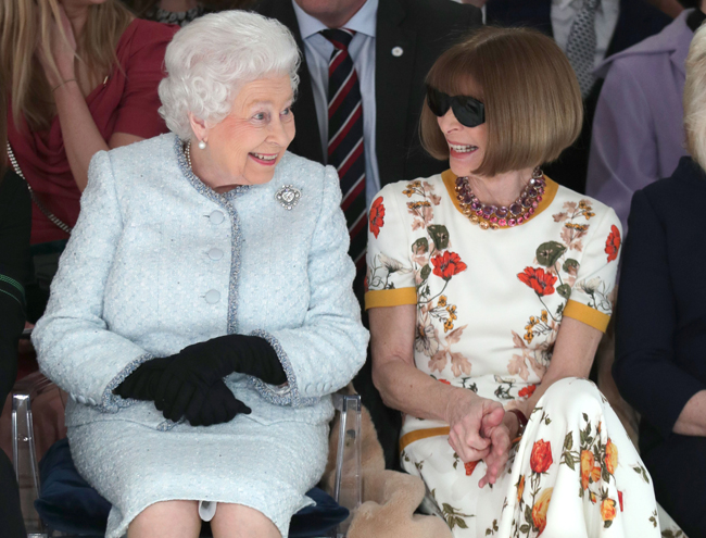 Фото №4 - Почему Анна Винтур не сняла темные очки даже рядом с королевой