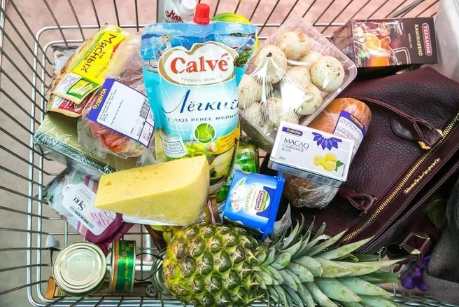 А вы еще помните времена, когда на 1000 рублей можно было купить продукты на неделю? | Источник:  NGS24.RU