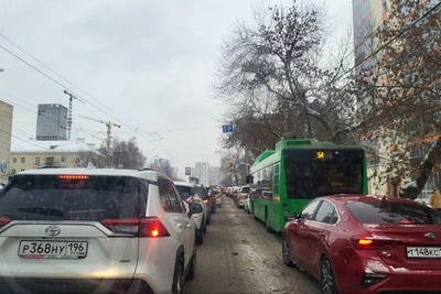 Коллапс на улице Малышева в Екатеринбурге