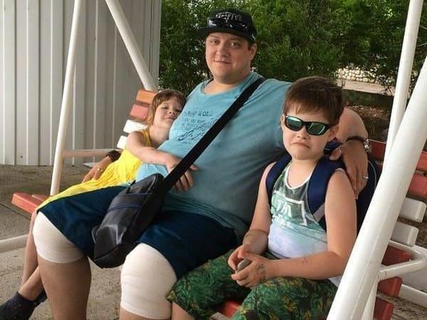 Роман Попов с детьми