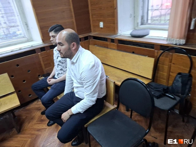 Свою вину обвиняемые, за исключением «досудебщика» Сергея Красуцкого, не признают | Источник: Евгений Кошек / E1.RU