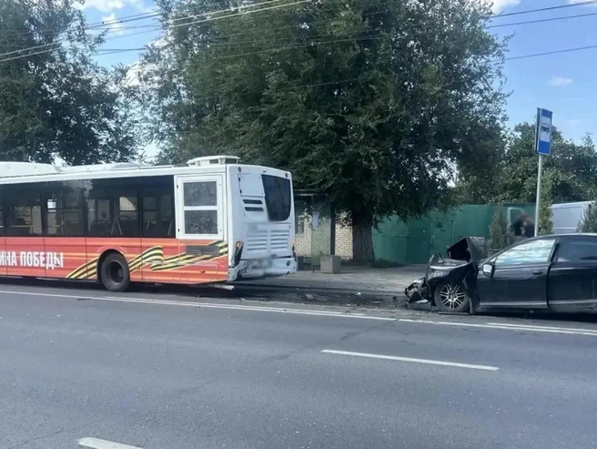 Столкновение произошло утром 2 августа на остановке «Джаныбековская» | Источник: ГУ МВД России по Волгоградской области