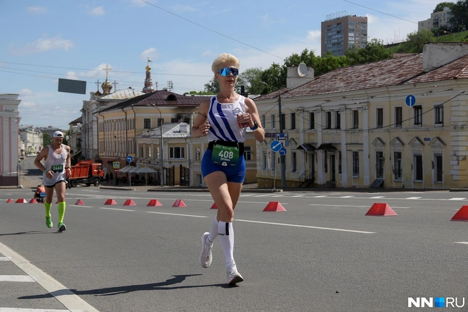 Дороги перекрыли, а машины на них остались | Источник: Наталья Бурухина / NN.RU