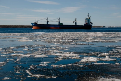 Новости ХМАО 3 апреля: северное сияние, ресторан и светофоры