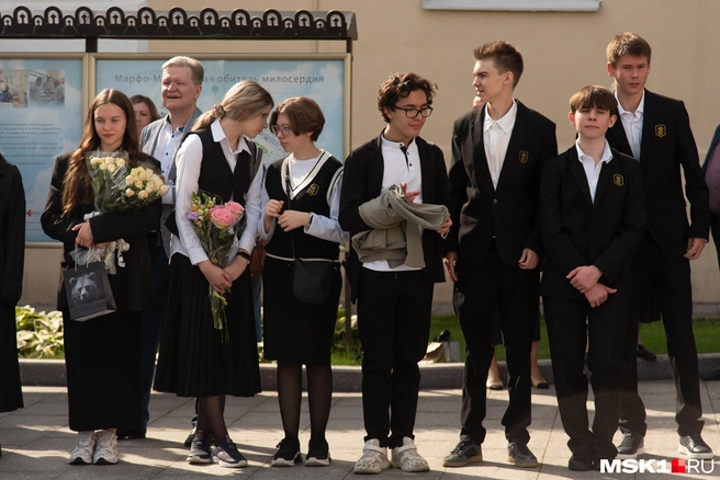 Девочки ходят в православную гимназию строго в школьной форме  | Источник: Дарья Шутова / MSK1.RU
