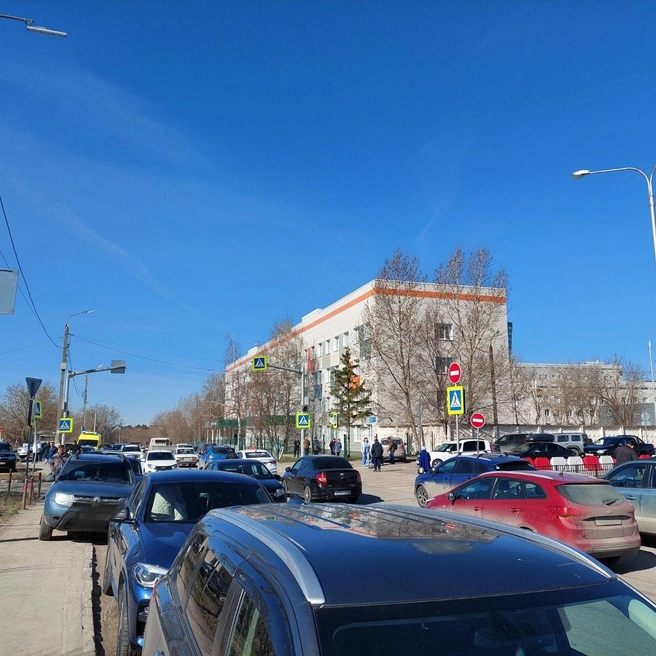 Дорога регулярно стоит в пробках  | Источник: Ильхам Шагарев