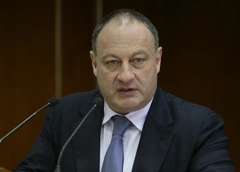 Отнял у жены двоих детей и скрыл их за границей: миллиардер Владимир Слуцкер умер от рака в хосписе в Женеве