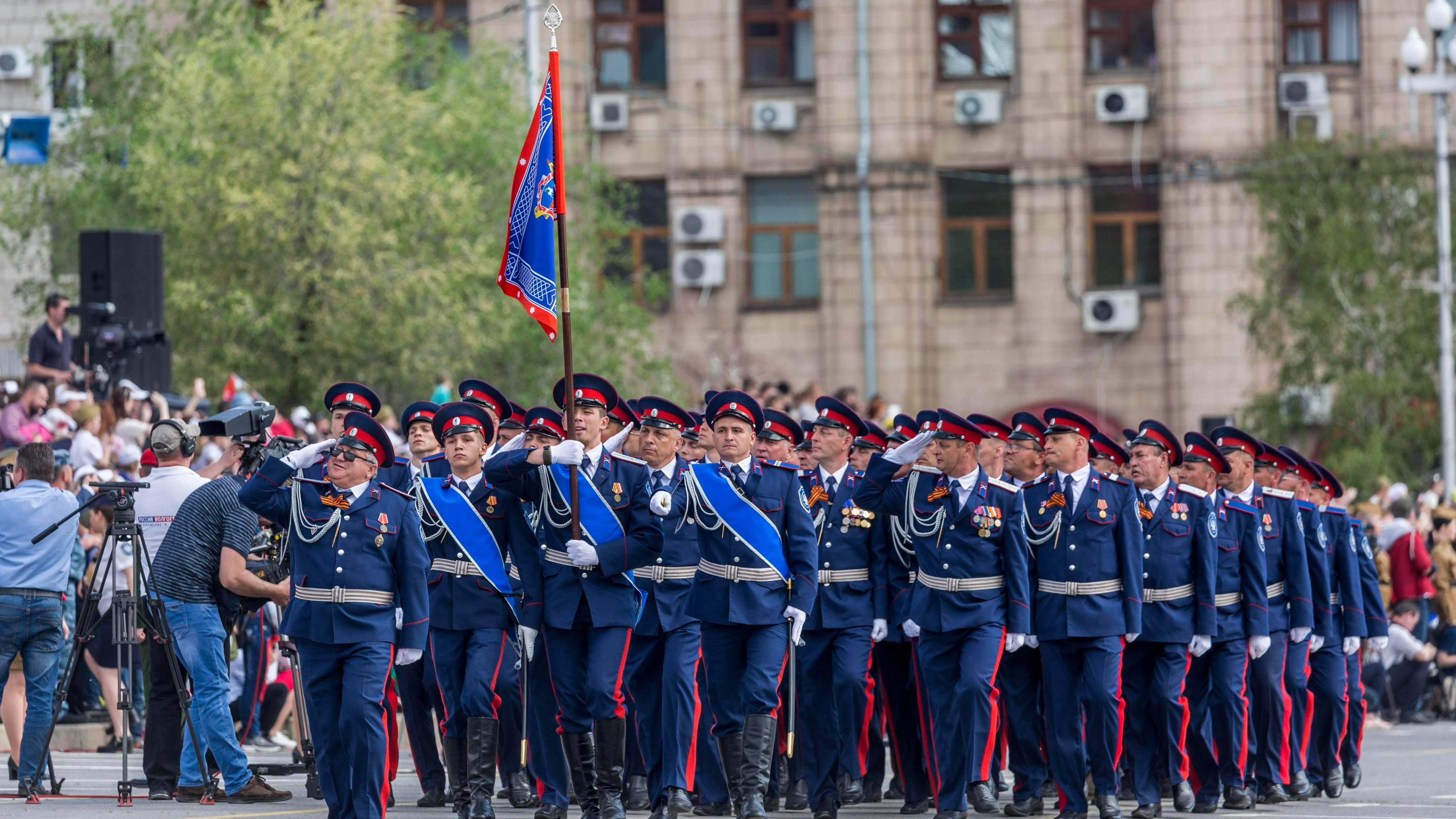 В Волгограде потратят четыре миллиона рублей на участие десяти казаков в военном параде в Москве