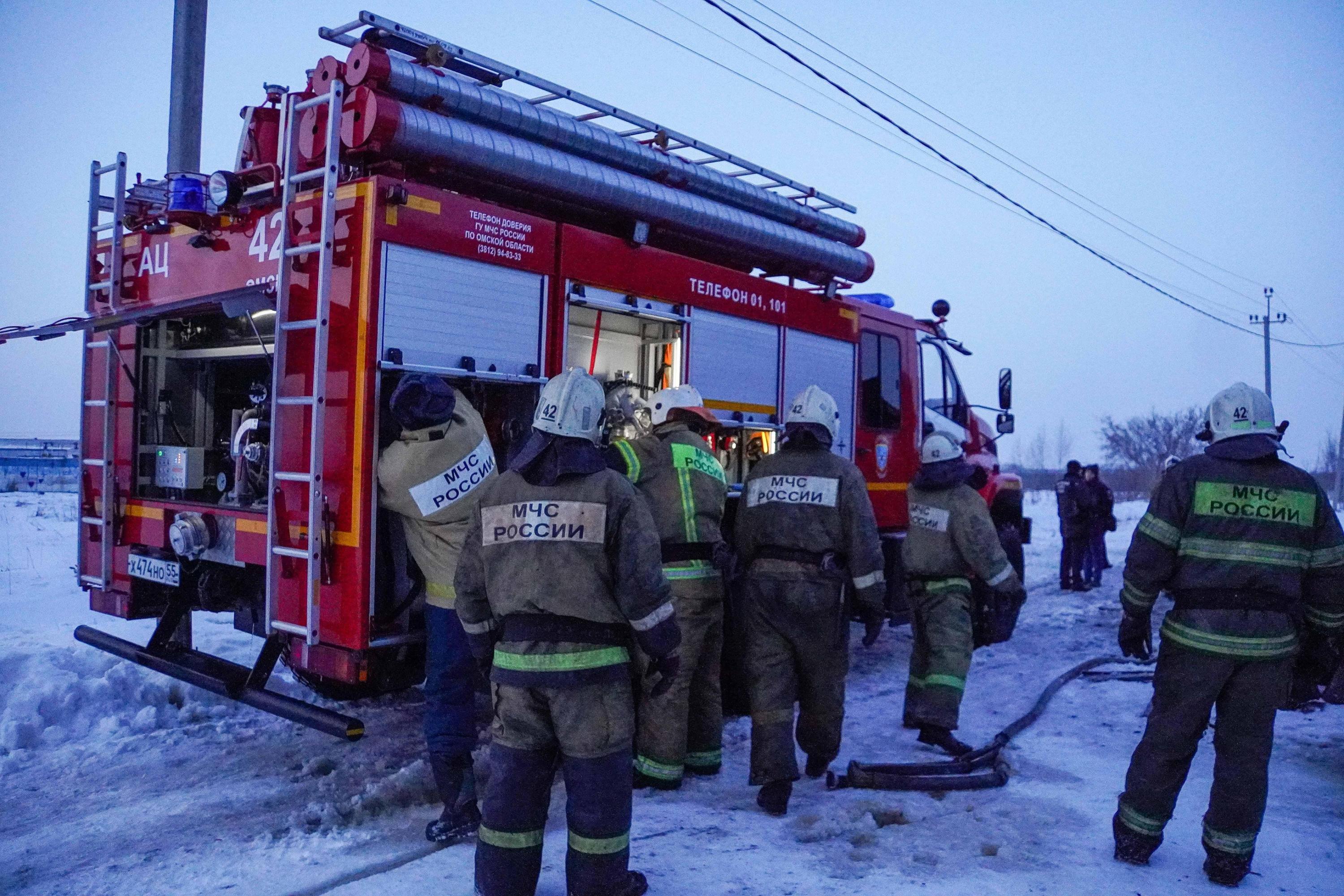 Пожар унес жизни троих забайкальцев в ночь на 26 января: в Сретенске из-за  возгорания бытового вагончика погибли два человека, в Нерчинске из-за пожара  в квартире погибла пожилая женщина - 26 января 2024 -