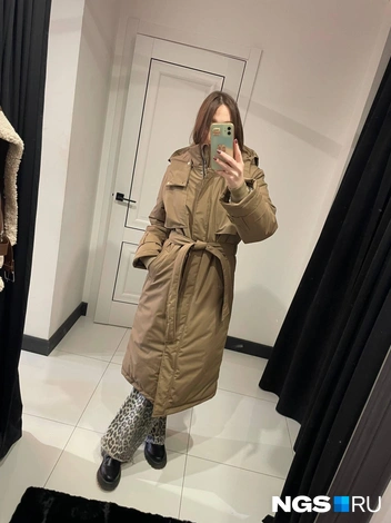 Пуховик-тренч стоит 31 990 рублей | Источник: Алена Золотухина / NGS.RU