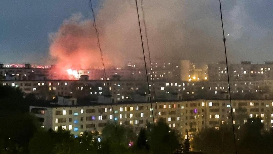 Взрыв в доме на юге Москвы: люди заблокированы огнем и просят о помощи