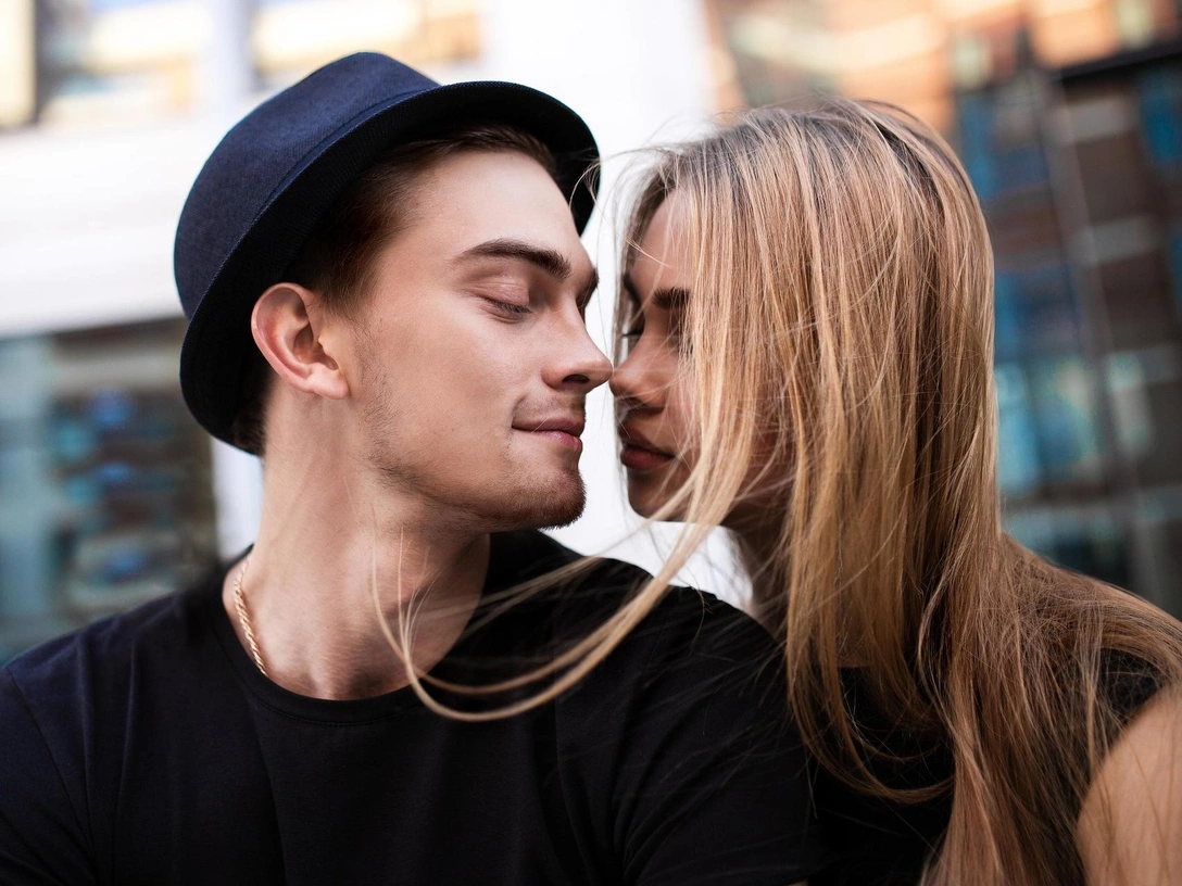 5 женских хитростей, которые заставят мужчину скучать по вас — он не забудет это никогда | marieclaire.ru