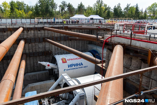 Старт тоннелепроходческого комплекса от площади Революции | Источник: Мария Ленц / NGS24.RU