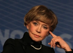 Пластический хирург о лопнувшем грудном импланте Леры Кудрявцевой и лице Веры Алентовой