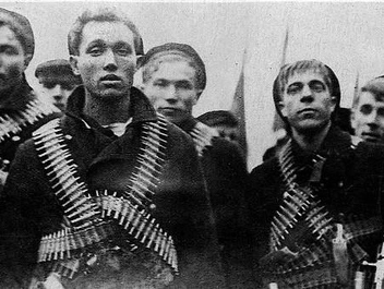 Мятежные матросы на палубах «Авроры» | Источник: из фондов ЦВММ