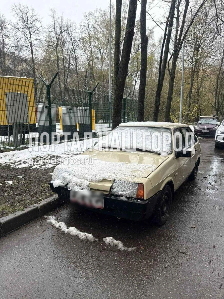 Увозить эту машину на спецстоянку рано | Источник: gorod.mos.ru