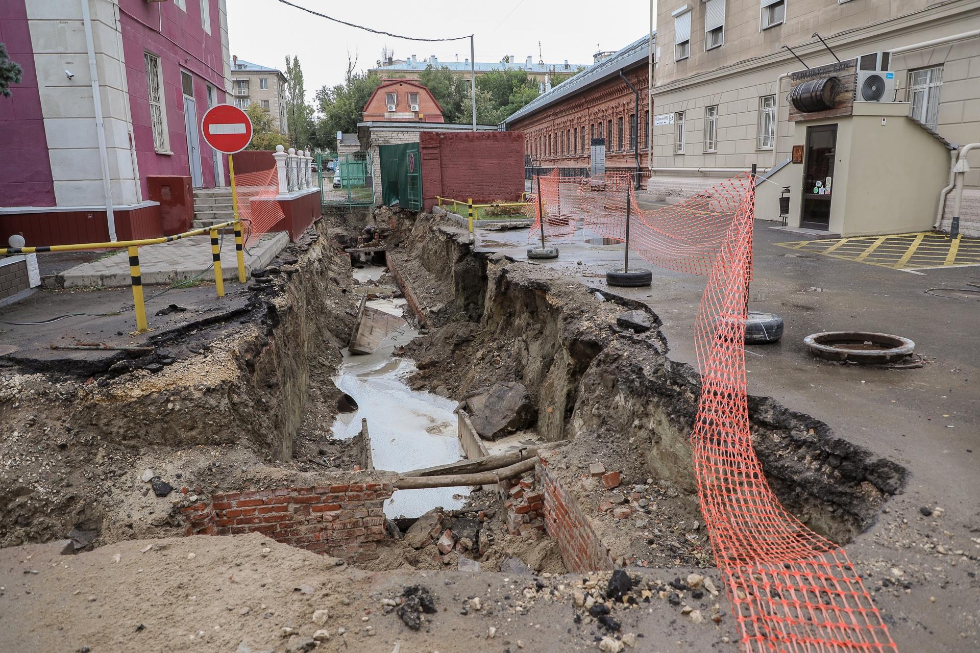 В Волгограде во время раскопок в Сурском сквере найдены человеческие  останки и части дореволюционных зданий - 14 ноября 2021 - V1.ру