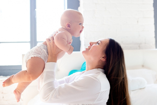 Фото №1 - Трусики Pampers теперь выпускаются с «Малышариками» — для развития с комфортом и радостью!