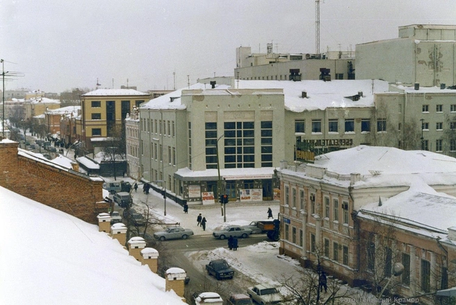 Это был 1998 год. И никаких пробок на дорогах в центре города, красота | Источник: Геннадий Крамор, Тюмень до нашей эры / Vk.com