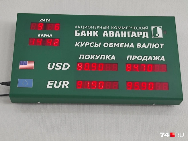Новые купюры долго не залеживаются | Источник: Алла Скрипова