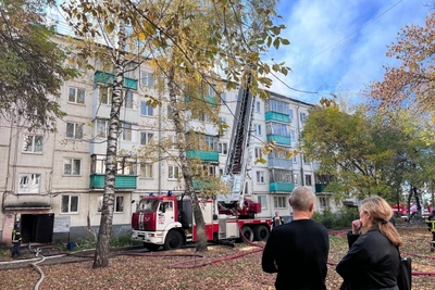 На пожаре в Уфе травмы получили двое рабочих