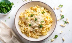 Вкуснее, чем в школе: рецепт пасты с курицей и соусом Альфредо