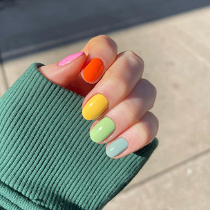 Skittle nails: 12 идей конфетного маникюра