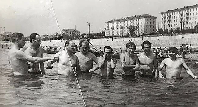 Набережная только строится. Видимо, на фото середина 50-х | Источник: oldsaratov.ru
