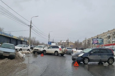 Четыре машины столкнулись в центре Волгограда