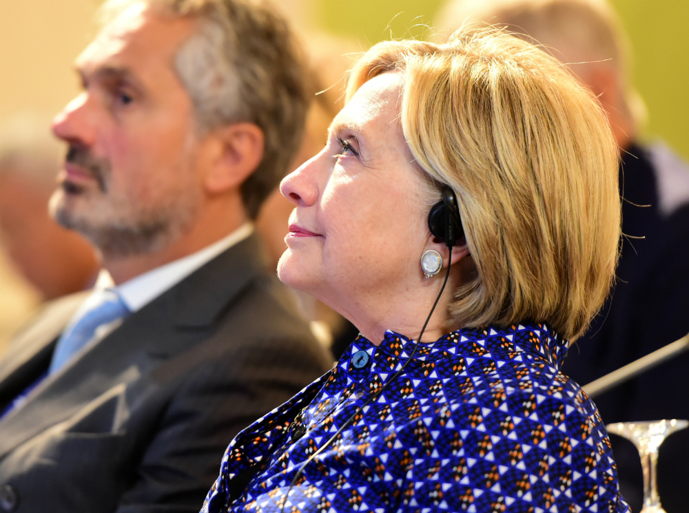 Хиллари Клинтон выступила с неожиданным перфомансом на Венецианской биеннале | marieclaire.ru