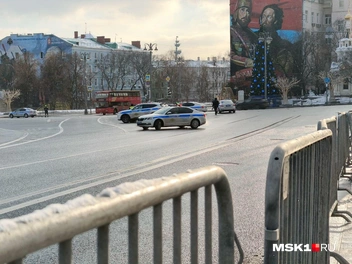 Дороги регулируют сотрудники полиции | Источник: Серафима Путиева / MSK1.RU