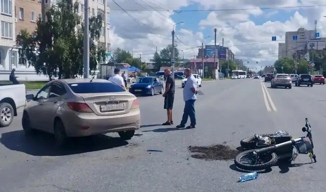 Юного водителя питбайка отвезли в больницу | Источник: «Госавтоинспекция Омской области» / Max.com