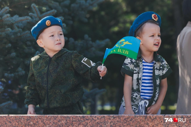 А кто-то с детьми | Источник: Дарья Пона