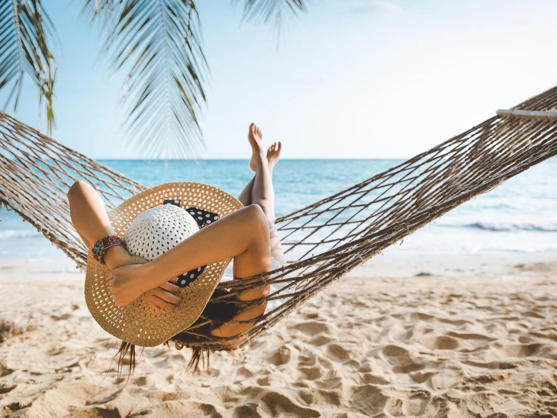 Когда выгоднее всего брать отпуск в 2024 году — запомните эти даты | marieclaire.ru