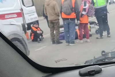 На трассе в аэропорт Челябинска сбили двух дорожных рабочих