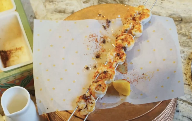 Кухня в заведении известна сочетанием традиций и современных гастрономических техник | Источник: yiayia.ru