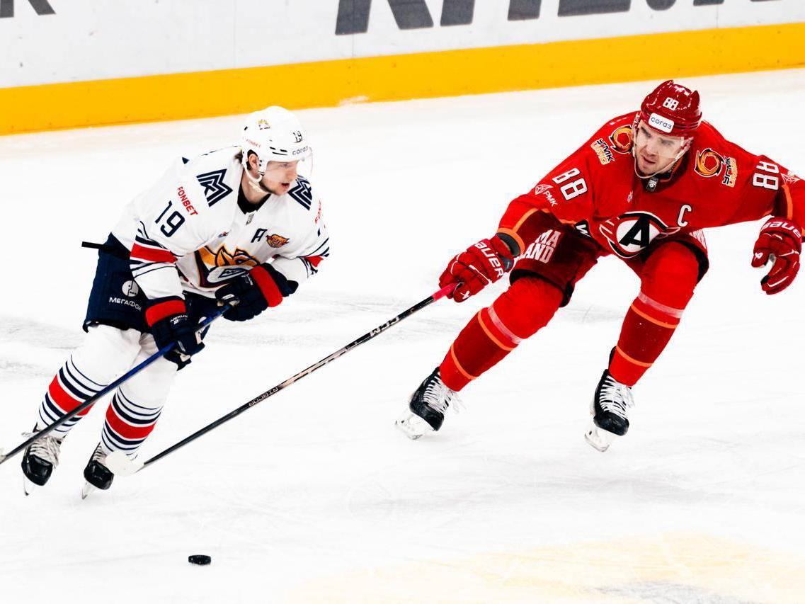 Потасовка в матче КХЛ между Автомобилистом и Металлургом