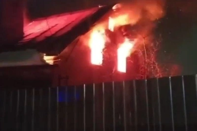 Трое погибли в пожаре под Казанью, версия – замыкание от зеркала