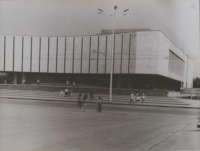 1973–2026 гг. Последняя реставрация театра прошла в 2023–2024 годах | Источник: kubgosarhiv.ru