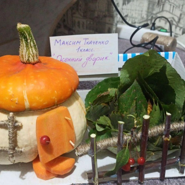 Максиму поделку мастерить помогала вся семья | Источник: Татьяна Ткаченко / t.me