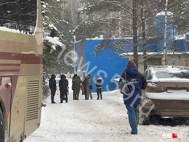 Взрыв прогремел в этом синем здании | Источник: Алексей Кожевников / 59.RU