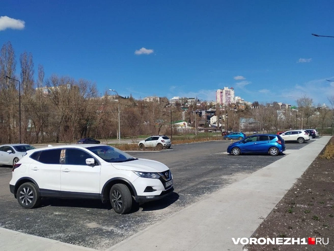 Еще на набережной есть парковка | Источник: Дмитрий Волгин / Voronezh1.ru