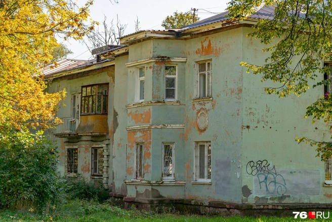 Крыша сделана, но фасады выглядят ужасно | Источник: Кирилл Поверинов / 76.RU