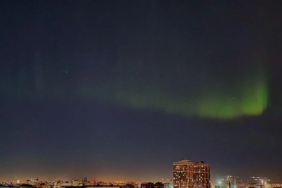Северное сияние в небе над Петербургом