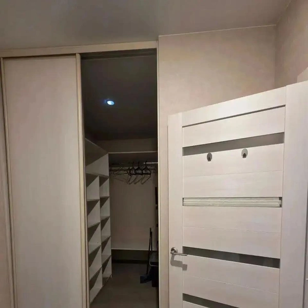 И небольшая гардеробная | Источник: Николай / domclick.ru / omsk.domclick.ru/card/rent__flat__2079156190